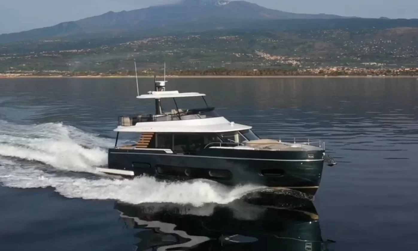 Yacht gallery image